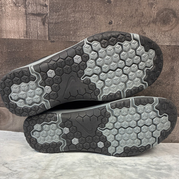 NIKE Women's 8 Black White Free Cross Compete Fitness Shoes Run Athletic LB4-6 - Picture 5 of 6